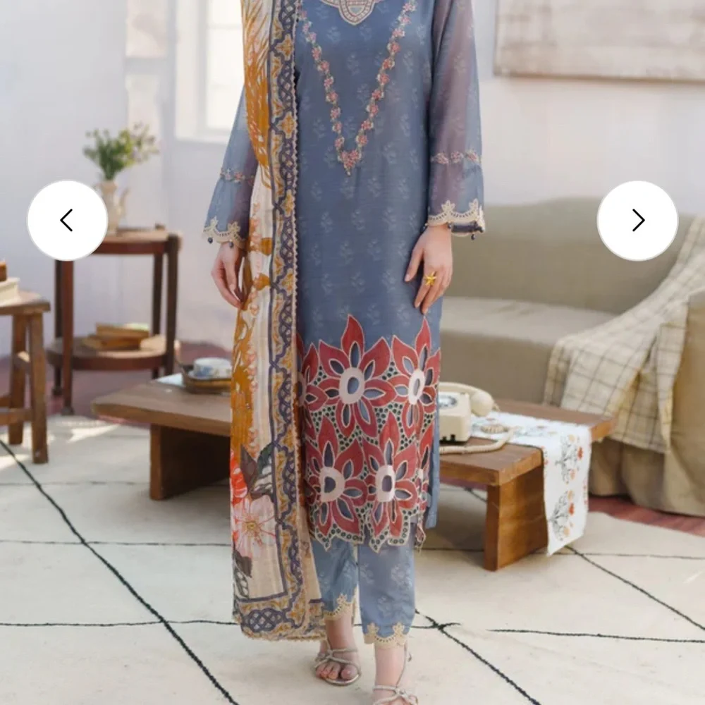 Elegant Blue Floral Women's Blouse - Picture 6 of 13